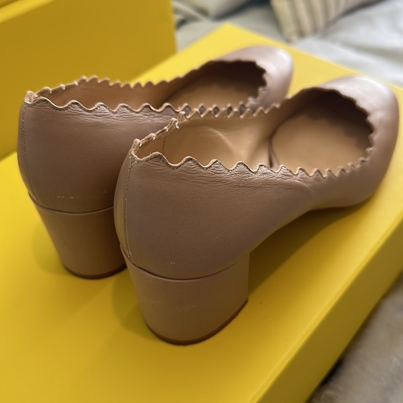 Chloe Lauren Scalloped Leather Pumps - Size 37.5 (US 7.5) - Picture 4 of 10